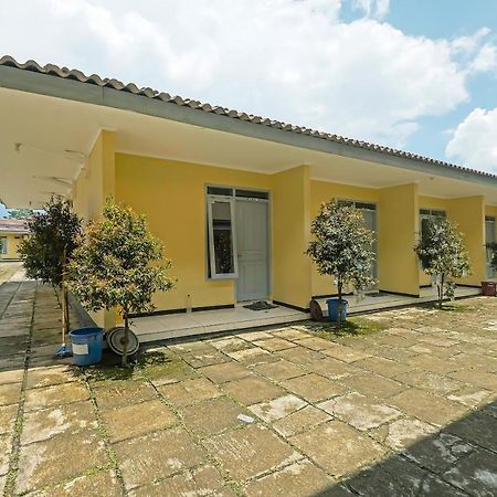 Oyo 92483 Hotel Kirana Salatiga Exterior photo
