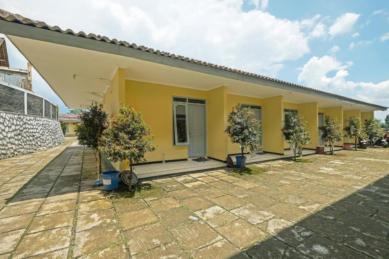 Oyo 92483 Hotel Kirana Salatiga Exterior photo