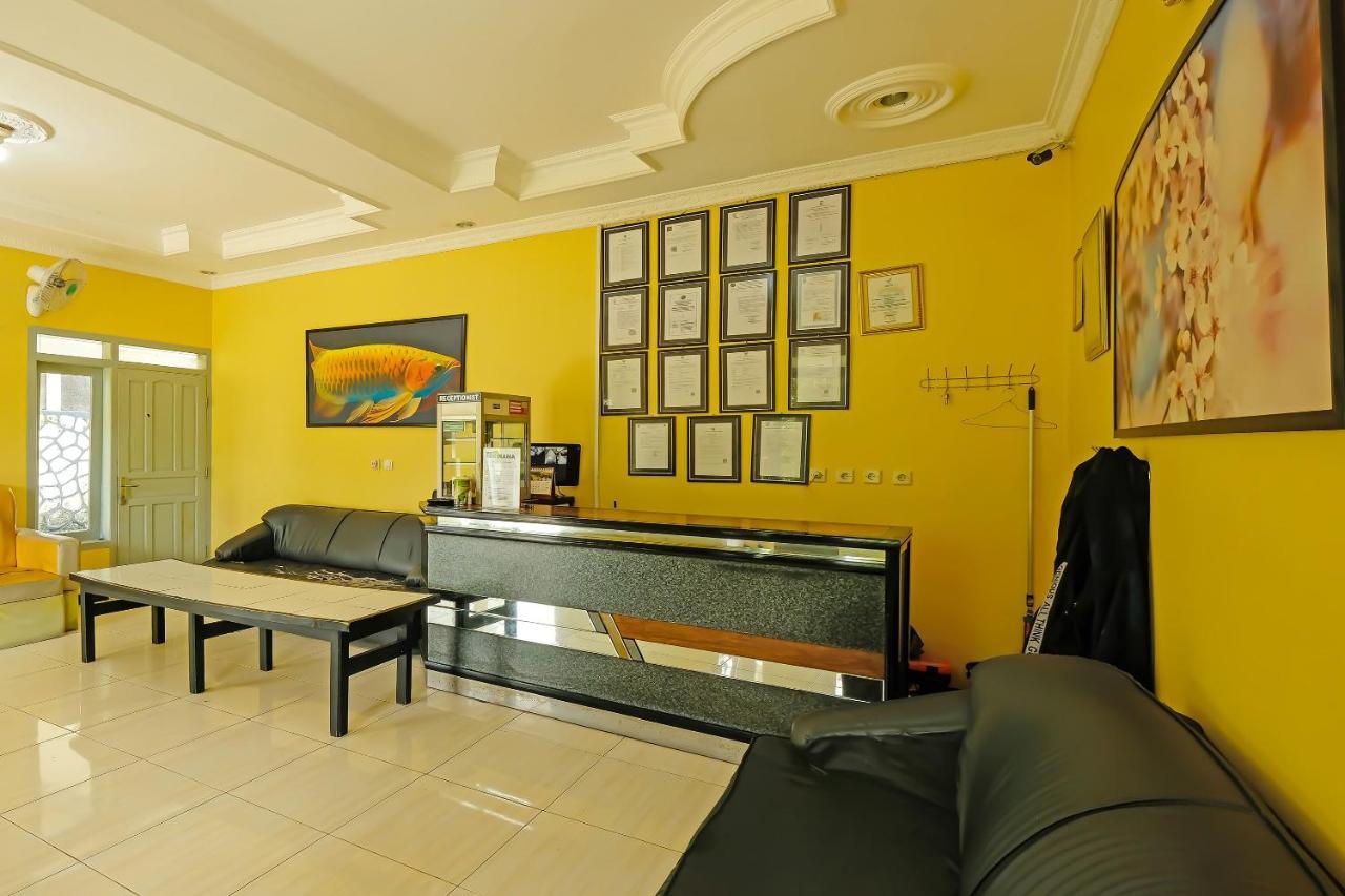 Oyo 92483 Hotel Kirana Salatiga Exterior photo