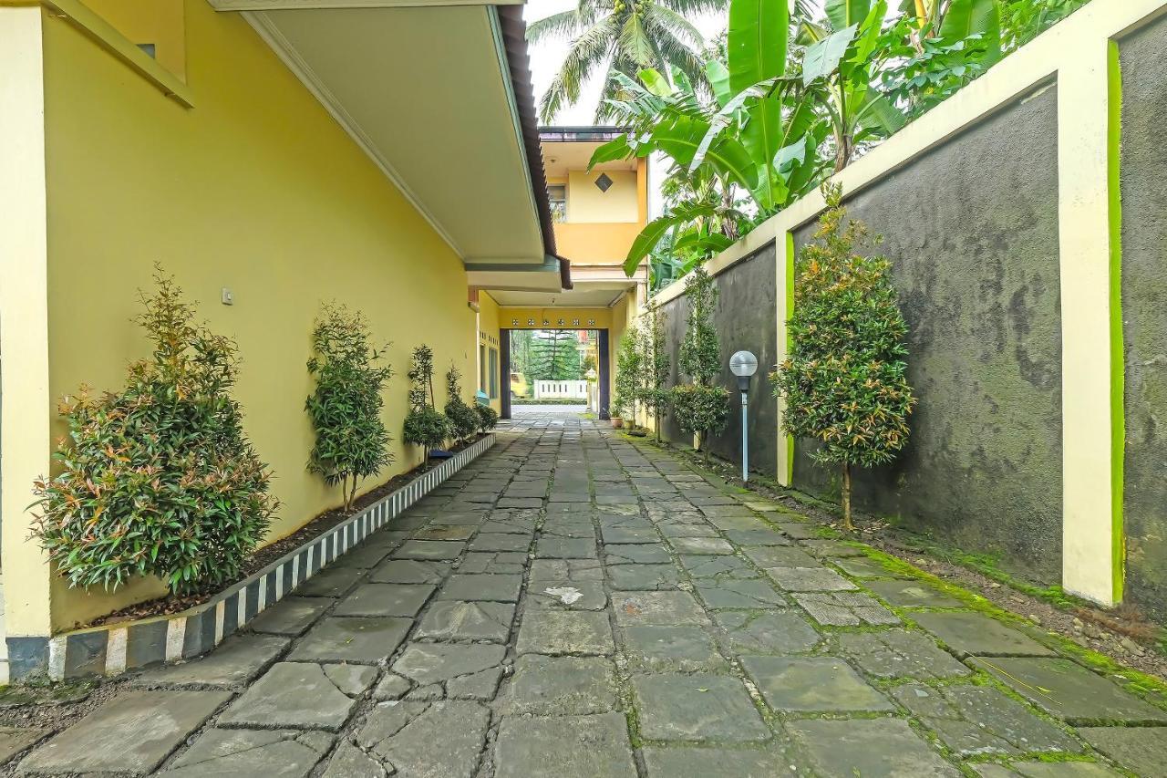 Oyo 92483 Hotel Kirana Salatiga Exterior photo