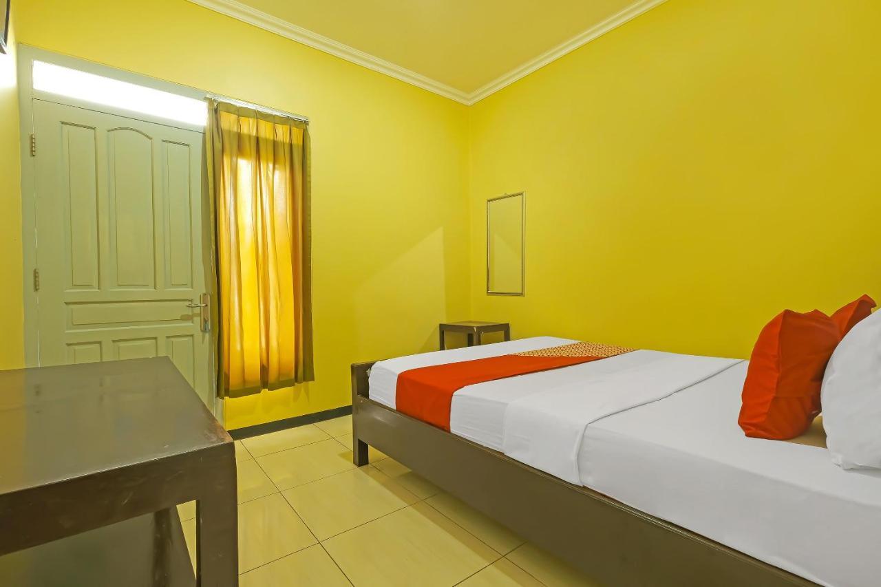 Oyo 92483 Hotel Kirana Salatiga Exterior photo