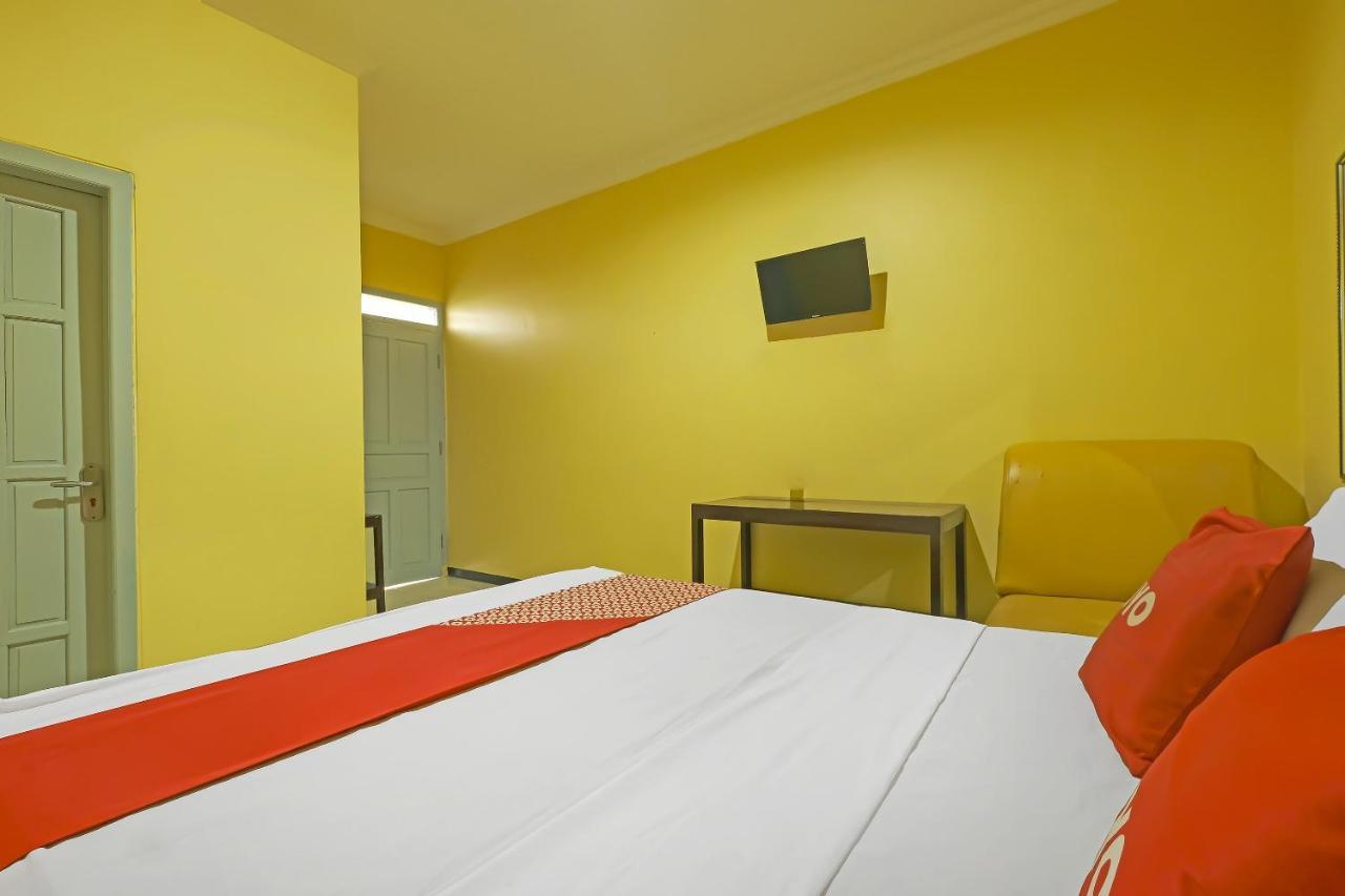 Oyo 92483 Hotel Kirana Salatiga Exterior photo