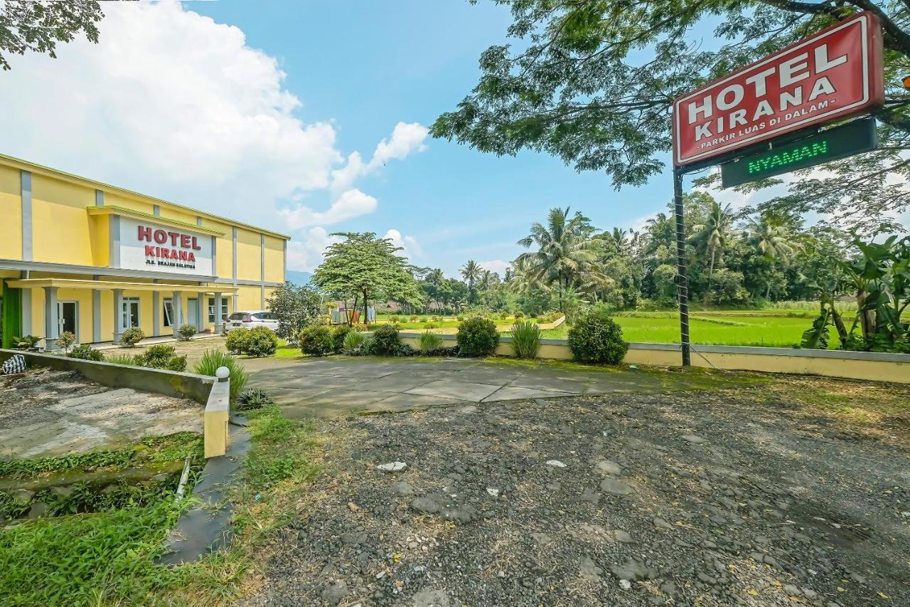 Oyo 92483 Hotel Kirana Salatiga Exterior photo